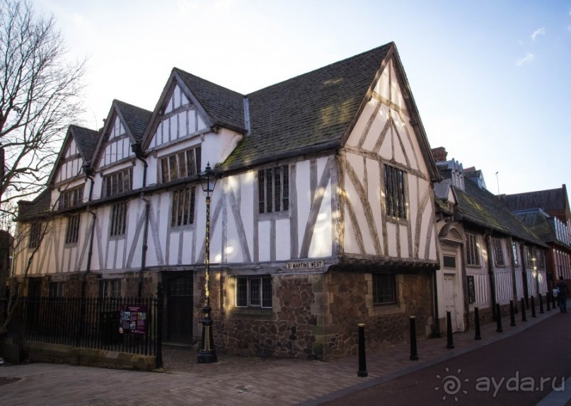 ВОКРУГ СОБОРА СВ. МАРТИНА В ЛЕСТЕРЕ