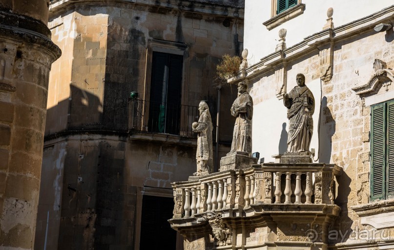 ЛЕЧЧЕ - ИЗБЫТОЧНАЯ РАДОСТЬ БАРОККО