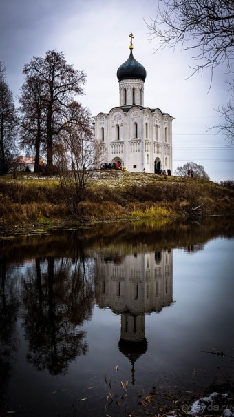 ВЛАДИМИР И ПОКРОВА НА НЕРЛИ ПОЗДНЕЙ ОСЕНЬЮ