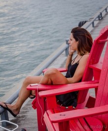 ЛЮДИ НА ОЗЕРЕ ОНТАРИО В ТОРОНТО