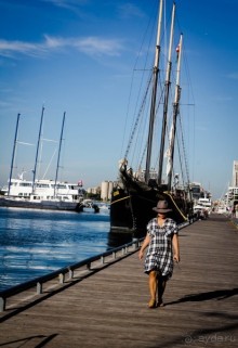 ЛЮДИ НА ОЗЕРЕ ОНТАРИО В ТОРОНТО