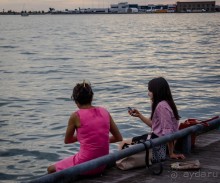 ЛЮДИ НА ОЗЕРЕ ОНТАРИО В ТОРОНТО