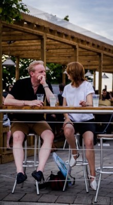 ЛЮДИ НА ОЗЕРЕ ОНТАРИО В ТОРОНТО