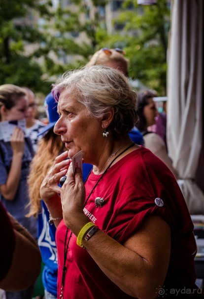 ЛЮДИ НА ОЗЕРЕ ОНТАРИО В ТОРОНТО