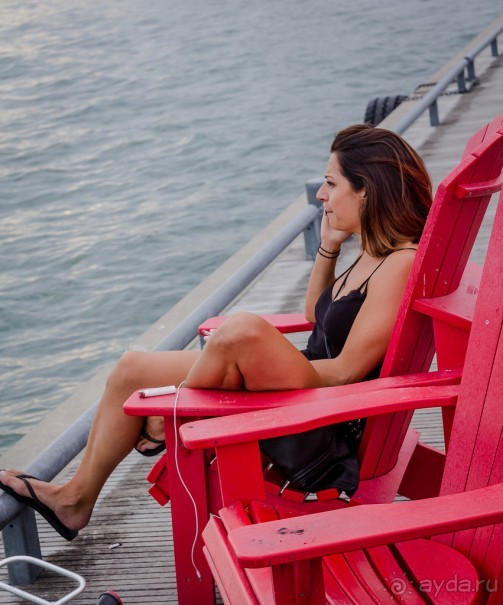 ЛЮДИ НА ОЗЕРЕ ОНТАРИО В ТОРОНТО