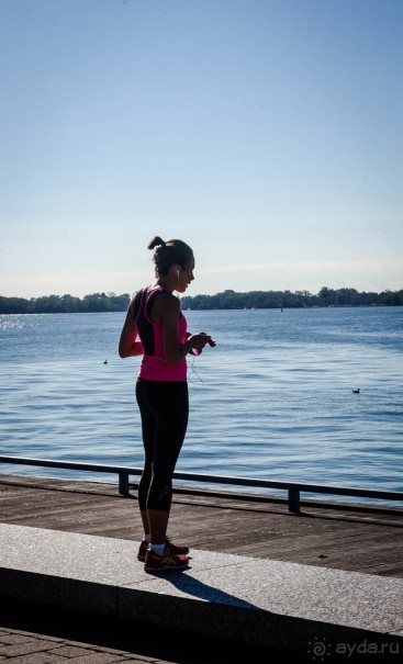 ЛЮДИ НА ОЗЕРЕ ОНТАРИО В ТОРОНТО