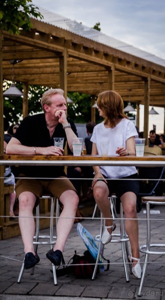 ЛЮДИ НА ОЗЕРЕ ОНТАРИО В ТОРОНТО