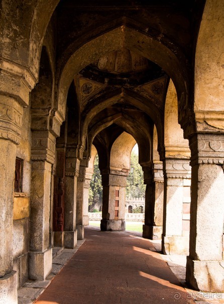 АРХИТЕКТУРНЫЕ ДЕТАЛИ В НОВОМ ДЕЛИ