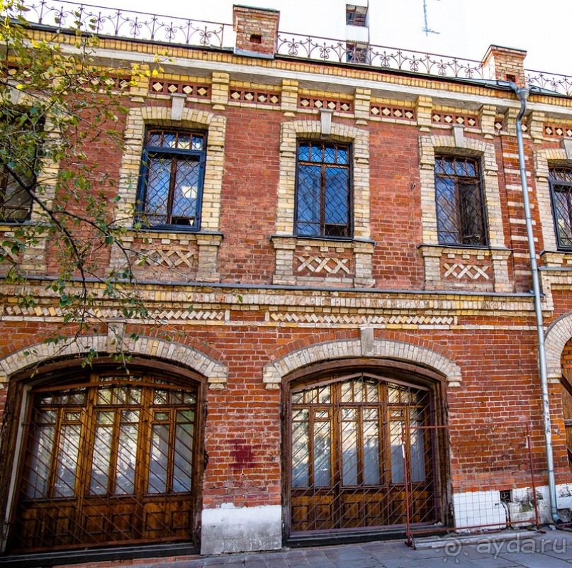 АНДРОНИКОВ МОНАСТЫРЬ И КУПЕЧЕСКИЕ ДОМИКИ (В МОСКВЕ - УЛИЦА ШКОЛЬНАЯ, ПО ДОРОГЕ К МОНАСТЫРЮ)