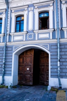 АНДРОНИКОВ МОНАСТЫРЬ И КУПЕЧЕСКИЕ ДОМИКИ (В МОСКВЕ - УЛИЦА ШКОЛЬНАЯ, ПО ДОРОГЕ К МОНАСТЫРЮ)