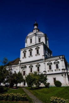 АНДРОНИКОВ МОНАСТЫРЬ И КУПЕЧЕСКИЕ ДОМИКИ (В МОСКВЕ - УЛИЦА ШКОЛЬНАЯ, ПО ДОРОГЕ К МОНАСТЫРЮ)