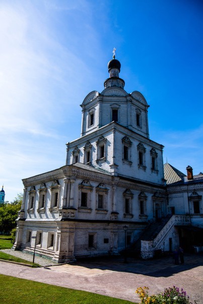 АНДРОНИКОВ МОНАСТЫРЬ И КУПЕЧЕСКИЕ ДОМИКИ (В МОСКВЕ - УЛИЦА ШКОЛЬНАЯ, ПО ДОРОГЕ К МОНАСТЫРЮ)
