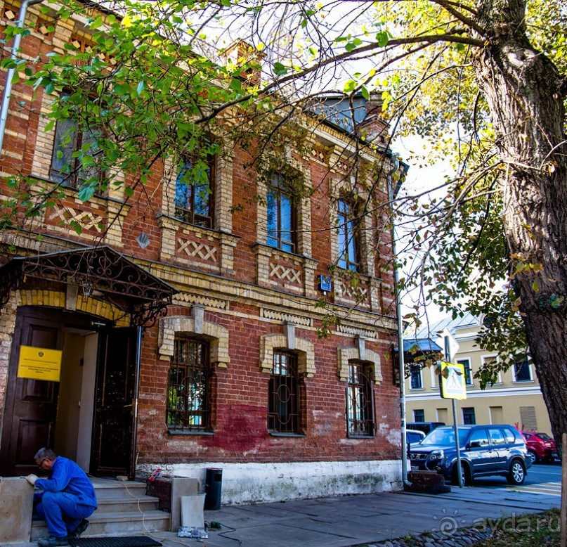 АНДРОНИКОВ МОНАСТЫРЬ И КУПЕЧЕСКИЕ ДОМИКИ (В МОСКВЕ - УЛИЦА ШКОЛЬНАЯ, ПО ДОРОГЕ К МОНАСТЫРЮ)