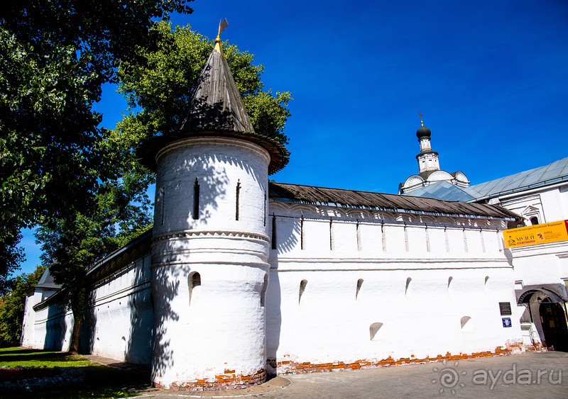 АНДРОНИКОВ МОНАСТЫРЬ И КУПЕЧЕСКИЕ ДОМИКИ (В МОСКВЕ - УЛИЦА ШКОЛЬНАЯ, ПО ДОРОГЕ К МОНАСТЫРЮ)