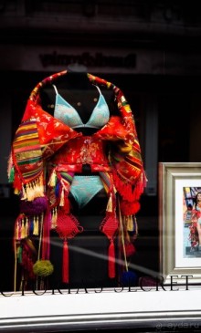 ВИТРИНЫ БОНД СТРИТ В ФЕВРАЛЕ 2017