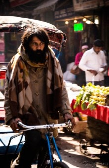 ЛЮДИ НА УЛИЦАХ ДЕЛИ В НАЧАЛЕ ФЕВРАЛЯ