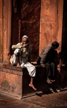 ЛЮДИ НА УЛИЦАХ ДЕЛИ В НАЧАЛЕ ФЕВРАЛЯ