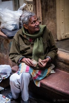 ЛЮДИ НА УЛИЦАХ ДЕЛИ В НАЧАЛЕ ФЕВРАЛЯ