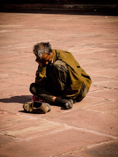 ЛЮДИ НА УЛИЦАХ ДЕЛИ В НАЧАЛЕ ФЕВРАЛЯ