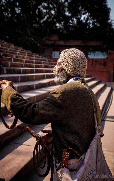 ЛЮДИ НА УЛИЦАХ ДЕЛИ В НАЧАЛЕ ФЕВРАЛЯ
