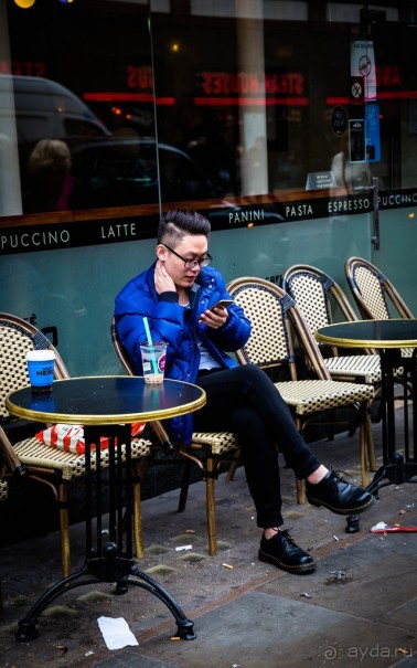 ЛЮДИ НА УЛИЦАХ ЛОНДОНА В ЯНВАРЕ