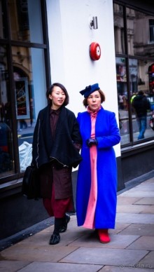 ЛЮДИ НА УЛИЦАХ ЛОНДОНА В ЯНВАРЕ