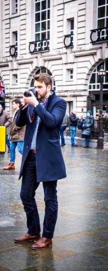 ЛЮДИ НА УЛИЦАХ ЛОНДОНА В ЯНВАРЕ