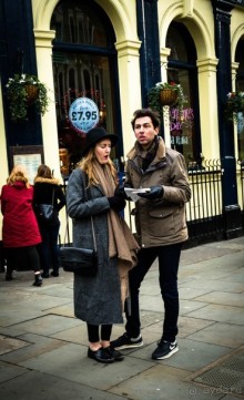 ЛЮДИ НА УЛИЦАХ ЛОНДОНА В ЯНВАРЕ