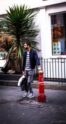 ЛЮДИ НА УЛИЦАХ ЛОНДОНА В ЯНВАРЕ