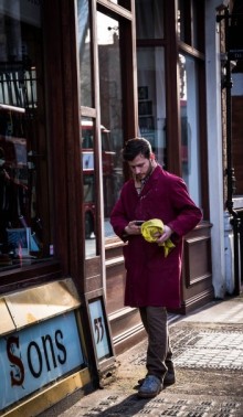 ЛЮДИ НА УЛИЦАХ ЛОНДОНА В ЯНВАРЕ