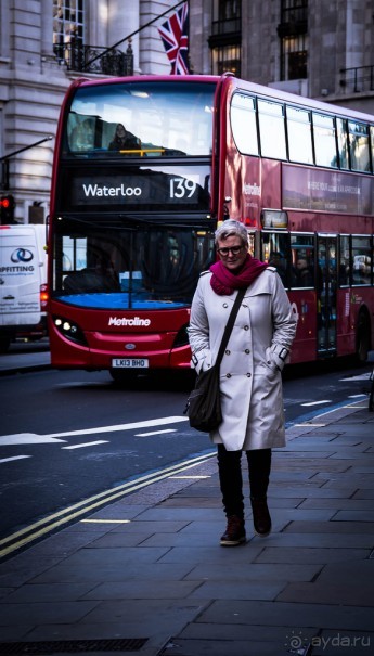 ЛЮДИ НА УЛИЦАХ ЛОНДОНА В ЯНВАРЕ