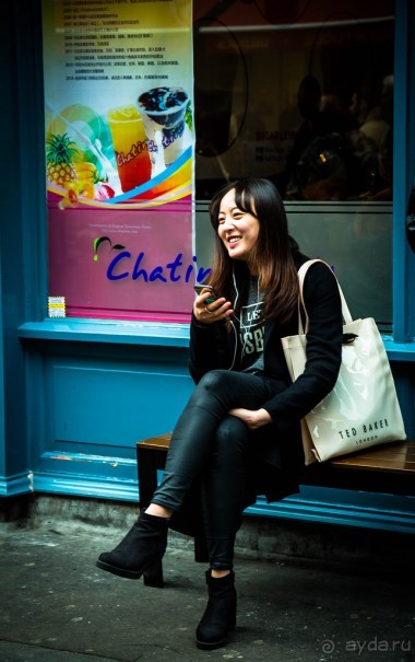 ЛЮДИ НА УЛИЦАХ ЛОНДОНА В ЯНВАРЕ