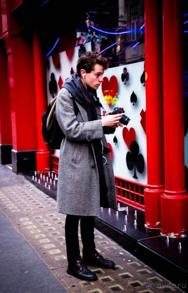 ЛЮДИ НА УЛИЦАХ ЛОНДОНА В ЯНВАРЕ