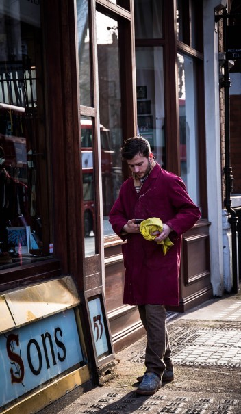 ЛЮДИ НА УЛИЦАХ ЛОНДОНА В ЯНВАРЕ