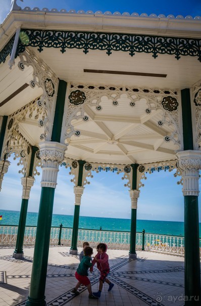 Альбом отзыва "У САМОГО СИНЕГО МОРЯ - БРАЙТОН В НАЧАЛЕ ИЮНЯ"