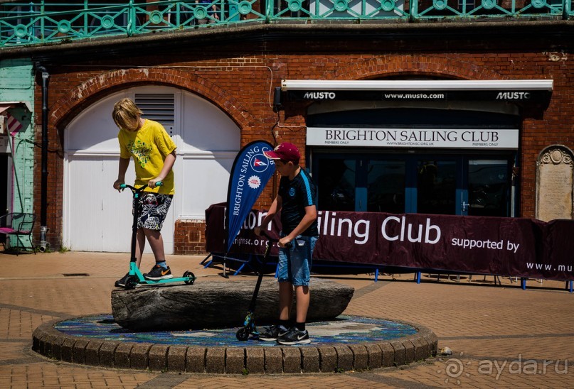 Альбом отзыва "У САМОГО СИНЕГО МОРЯ - БРАЙТОН В НАЧАЛЕ ИЮНЯ"