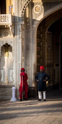 ВХОД ВО ВОРЕЦ МАХАРАДЖИ В ДЖАЙПУРЕ НА ЗАКАТЕ