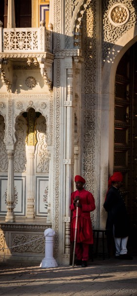 ВХОД ВО ВОРЕЦ МАХАРАДЖИ В ДЖАЙПУРЕ НА ЗАКАТЕ