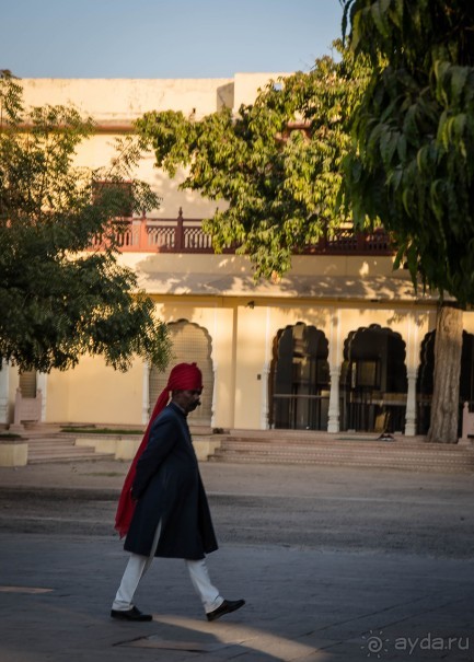 ВХОД ВО ВОРЕЦ МАХАРАДЖИ В ДЖАЙПУРЕ НА ЗАКАТЕ