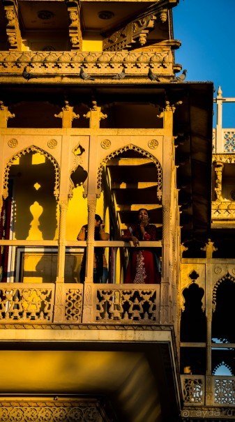 ВХОД ВО ВОРЕЦ МАХАРАДЖИ В ДЖАЙПУРЕ НА ЗАКАТЕ