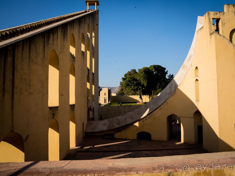 ВХОД ВО ВОРЕЦ МАХАРАДЖИ В ДЖАЙПУРЕ НА ЗАКАТЕ