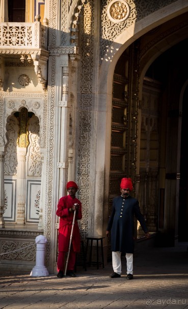 ВХОД ВО ВОРЕЦ МАХАРАДЖИ В ДЖАЙПУРЕ НА ЗАКАТЕ