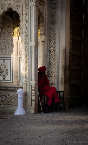 ВХОД ВО ВОРЕЦ МАХАРАДЖИ В ДЖАЙПУРЕ НА ЗАКАТЕ