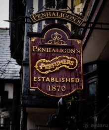 ДОЖДЬ В ЧЕСТЕРЕ - ЗОНТЫ И ВЫВЕСКИ