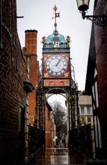 ДОЖДЬ В ЧЕСТЕРЕ - ЗОНТЫ И ВЫВЕСКИ