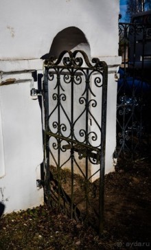 МУЖ В ТВЕРЬ, ЖЕНА В ДВЕРЬ ИЛИ ВАМ В ТВЕРЬ, А НАМ В ДВЕРЬ. РУССКОЕ КЛАДБИЩЕ В АПРЕЛЕ