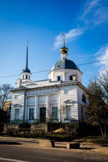 МУЖ В ТВЕРЬ, ЖЕНА В ДВЕРЬ ИЛИ ВАМ В ТВЕРЬ, А НАМ В ДВЕРЬ. РУССКОЕ КЛАДБИЩЕ В АПРЕЛЕ