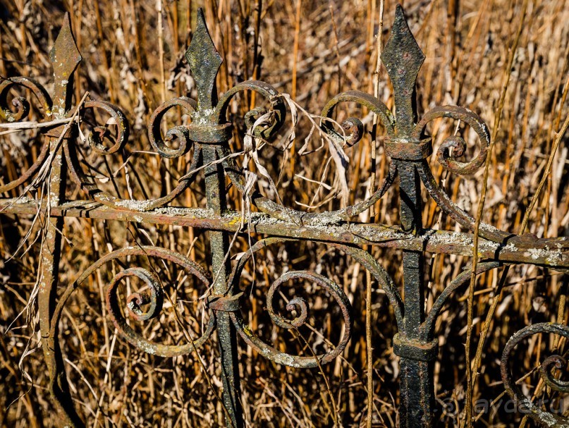МУЖ В ТВЕРЬ, ЖЕНА В ДВЕРЬ ИЛИ ВАМ В ТВЕРЬ, А НАМ В ДВЕРЬ. РУССКОЕ КЛАДБИЩЕ В АПРЕЛЕ