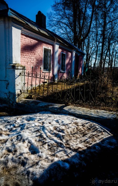 МУЖ В ТВЕРЬ, ЖЕНА В ДВЕРЬ ИЛИ ВАМ В ТВЕРЬ, А НАМ В ДВЕРЬ. РУССКОЕ КЛАДБИЩЕ В АПРЕЛЕ