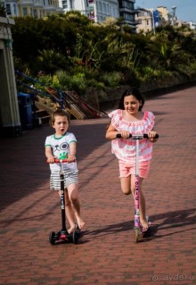 Альбом отзыва "EASTBOURNE (ИСТБОРН)"